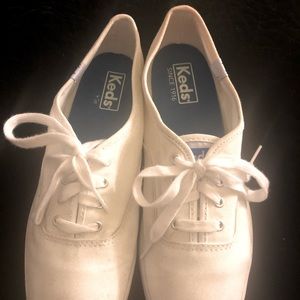 Keds white canvas shoe women’s 8.5